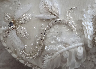 オートクチュール刺繍制作例 クロシェを使ったビーズテクニック