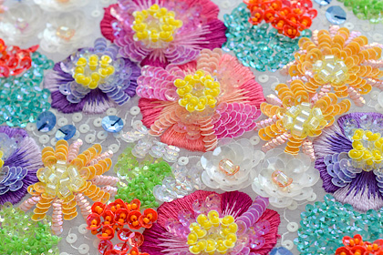 スパンコールの花の刺繍